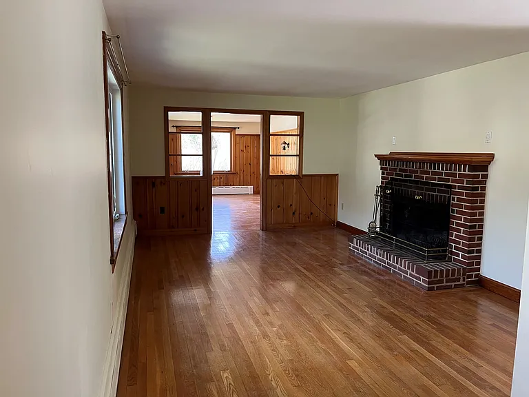 7 Rosewood Ave — Photo 3