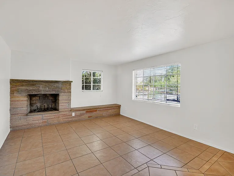 2272 E. Blacklidge Dr. — Photo 20
