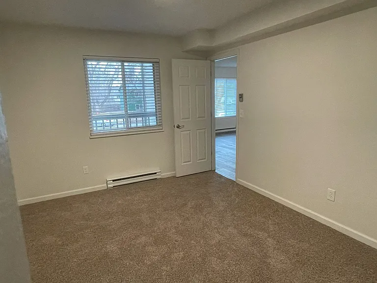Campus Park Apartments - SAMI Apartments — Photo 36