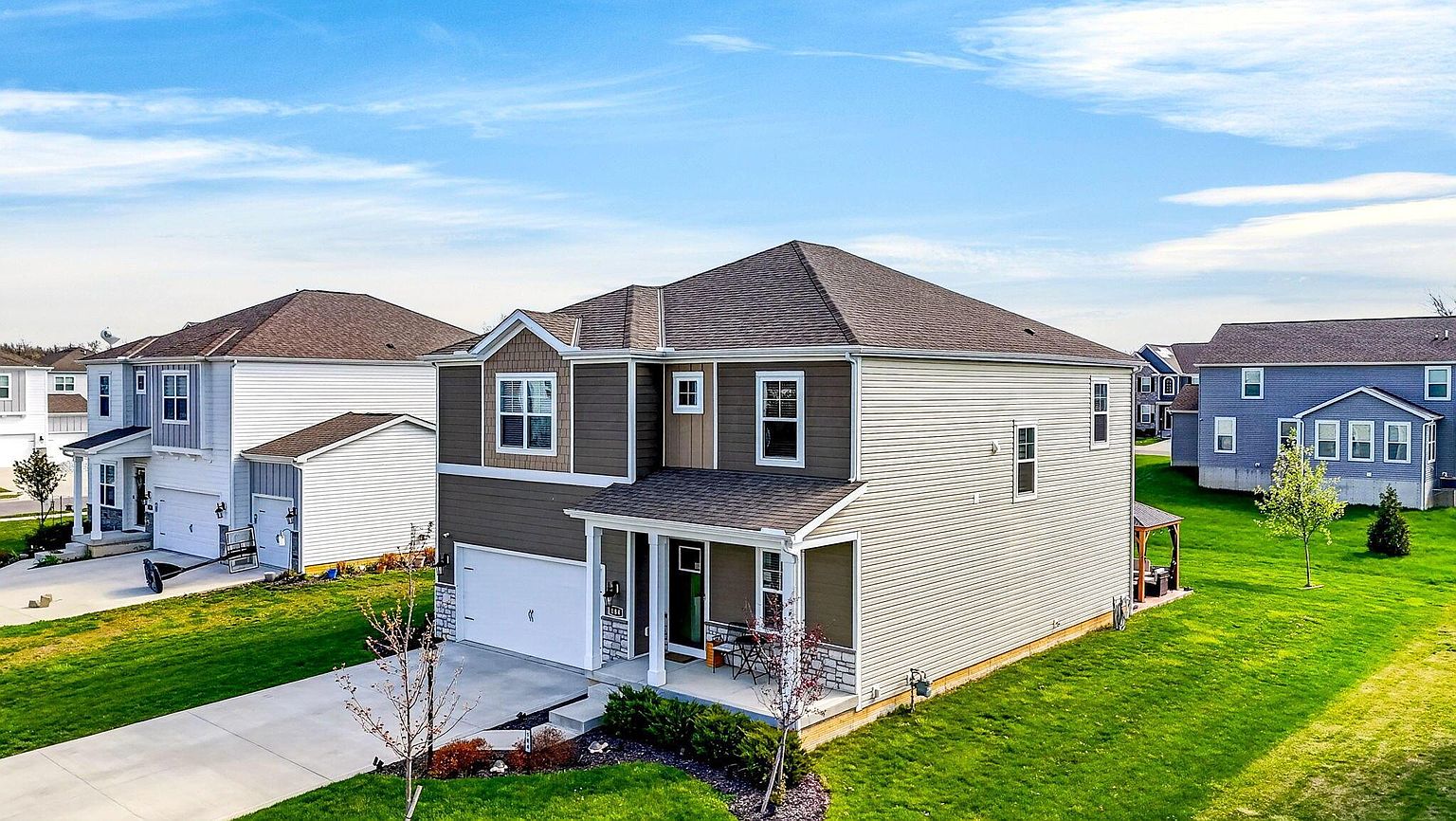 Listing photo 2 for 184 Balderson Dr