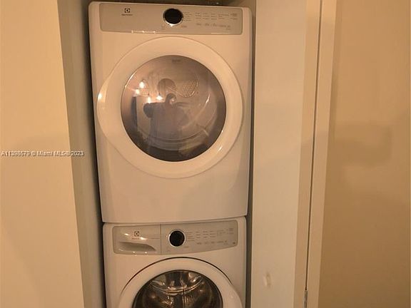 2nd image of 16385 Biscayne Blvd Unit 2603