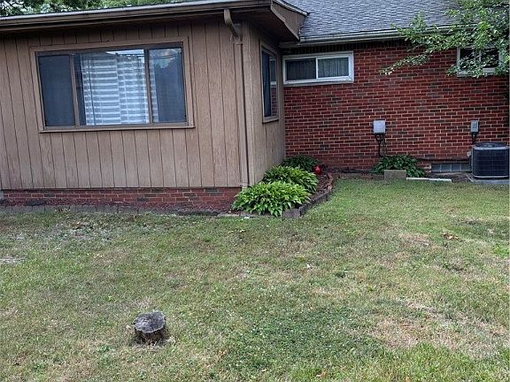 4th image of 8285 Green Dr