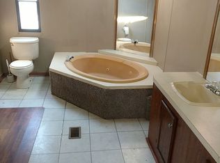 1402 N 4th St, Neodesha, KS 66757