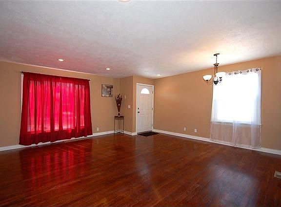 2nd image of 10421 E Alki Ave