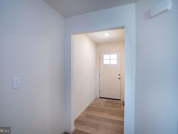 4th image of 113 Oak St