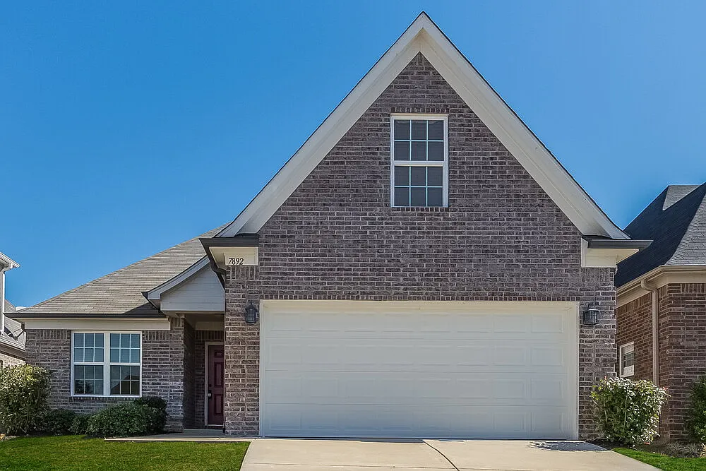 3 bed, 2.0 bath, 1500 sqft, $1,895 — Photo 1