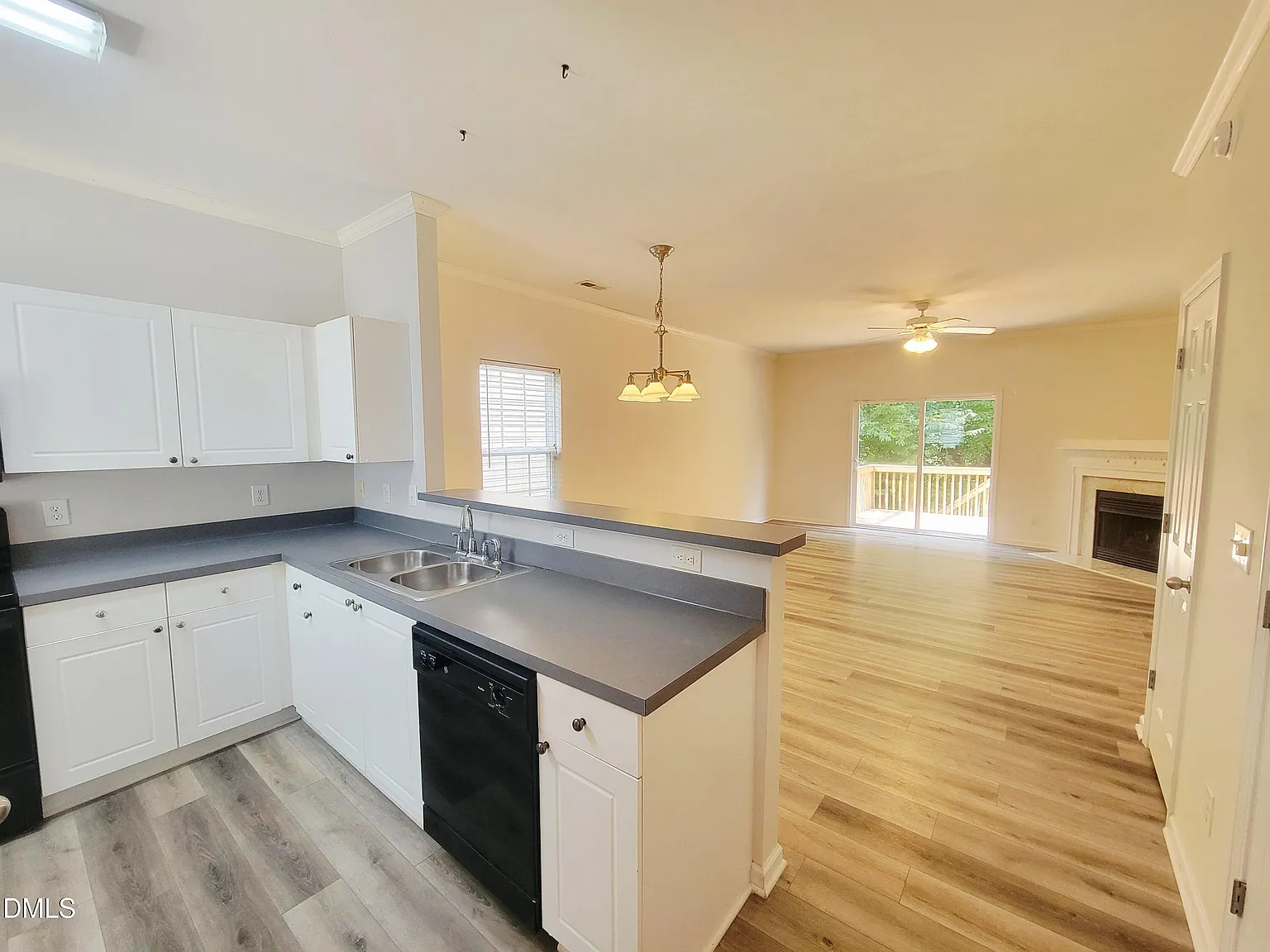 2 bed, 2.5 bath, 1156 sqft, $1,850 — Photo 3
