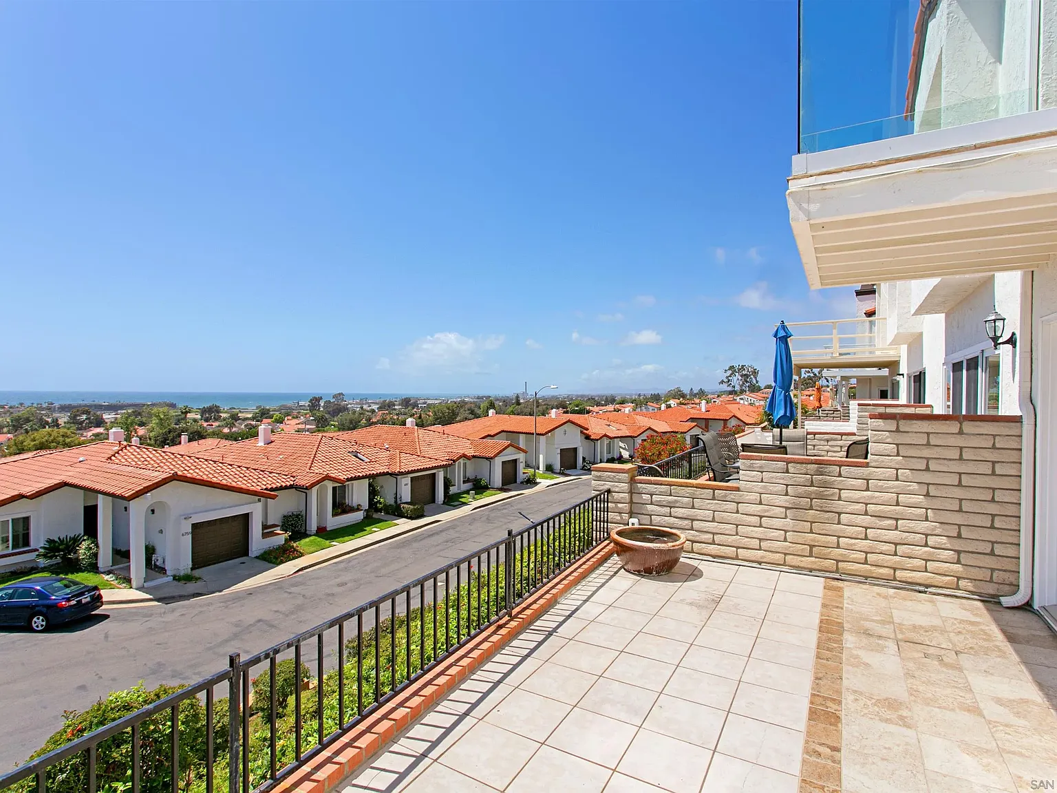 3 bed, 2.5 bath, 1800 sqft, $5,500 — Photo 3