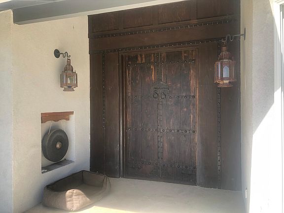 Front Door/gong