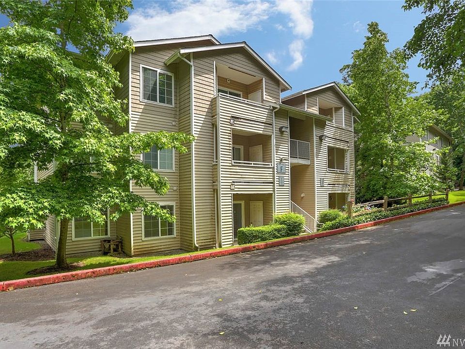 Welcome home to Bokara by the Lake, a condominium community boasting great amenities and an enviable location! Delight in 2 spacious bedrooms and 1 bathroom. Backing to a greenbelt, you'll love the quiet, ground floor location featuring laminate floors and crown molding. Enjoy the well-appointed kitchen with brand new appliances and open sight-lines to the dining and living rooms. Extend your living space outdoors to the patio from the large slider. Two generously sized bedrooms include walk-in closets. Enjoy all the benefits of home ownership with the convenience of the condo lifestyle. Bokara by the Lake provides amenities such as an outdoor pool, indoor hot tub, club house and security gate. Perfectly located close to everything, this is truly a commuter's dream! Enjoy easy access to all freeways, SeaTac Airport, hospital, public transportation, downtown Seattle, Bellevue, Renton's Southport, major retail, dining and business hubs. 