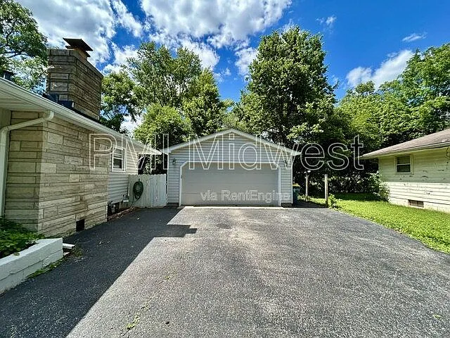 2534 Parr Dr — Photo 3