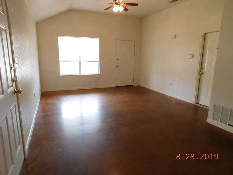 1202 Cavalry Ln #B — Photo 5