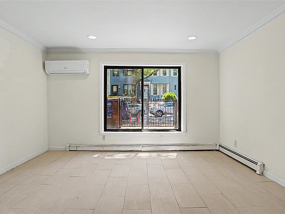 4th image of 1117 Decatur Street