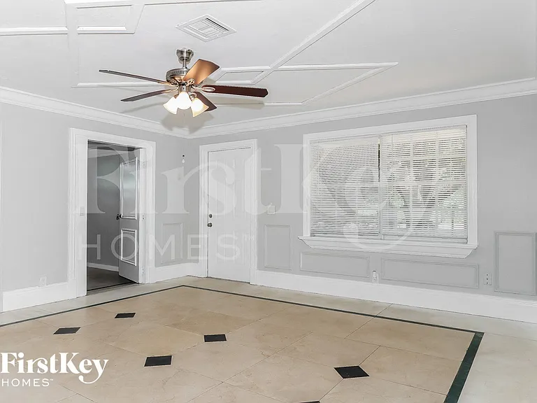 410 NE 26th Ave — Photo 4