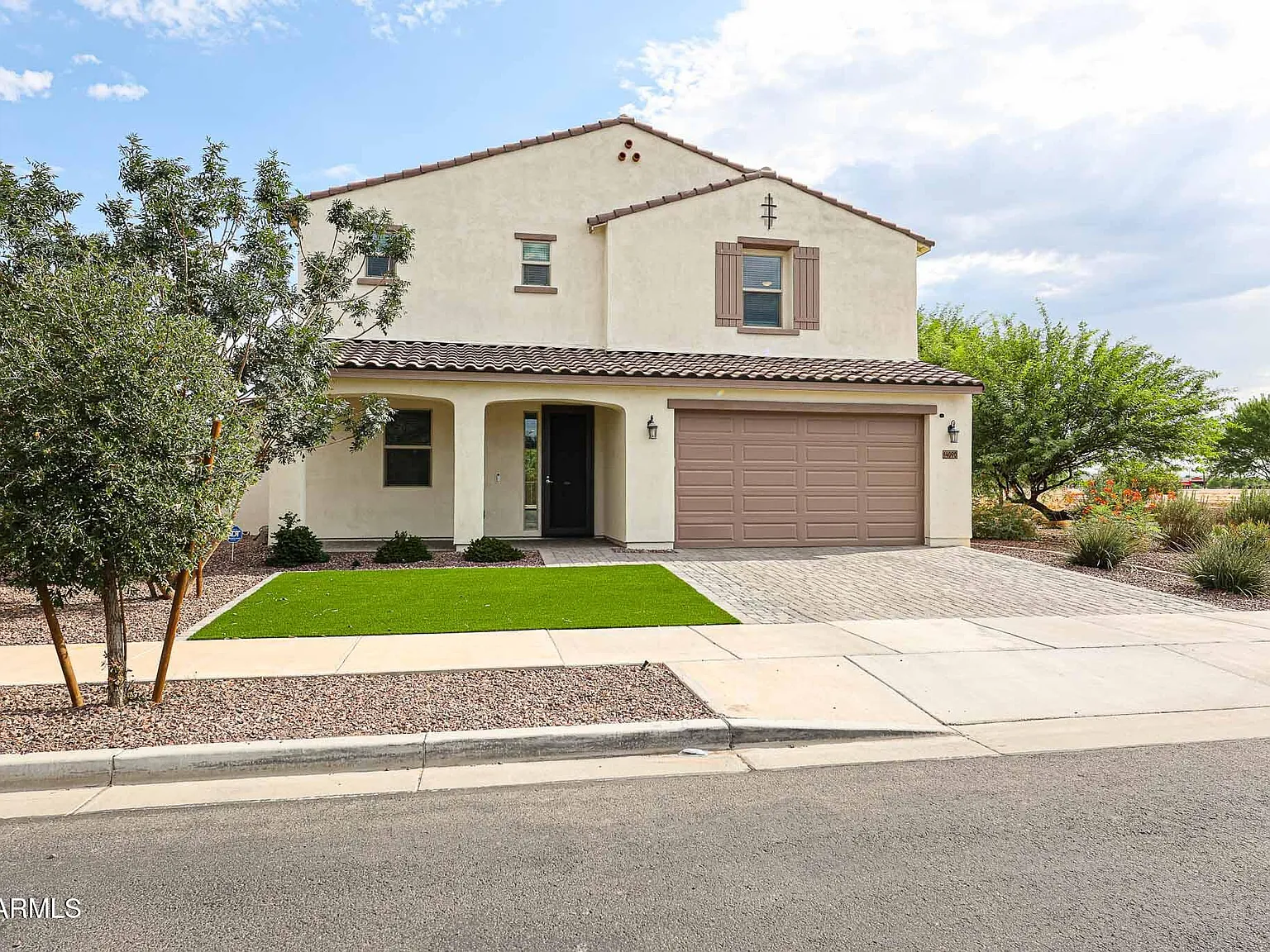 5 bed, 3.0 bath, 3303 sqft, $3,300 — Photo 2