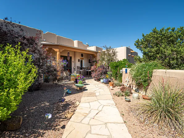 11 Chapala Rd, Santa Fe, NM 87508