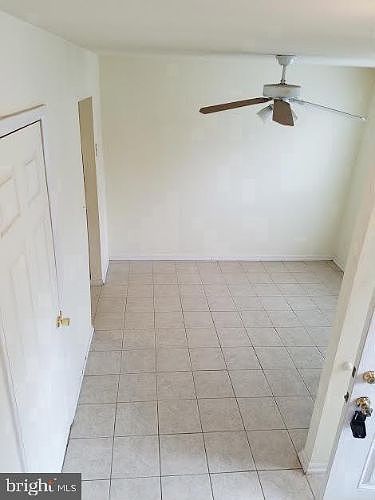 1st image of 18 Oak Dr