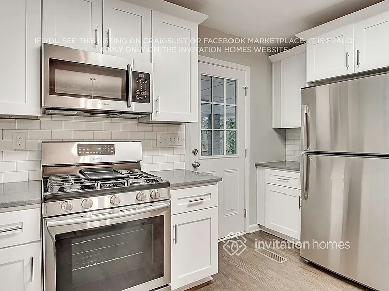 391 Derbyshire Dr — Photo 11