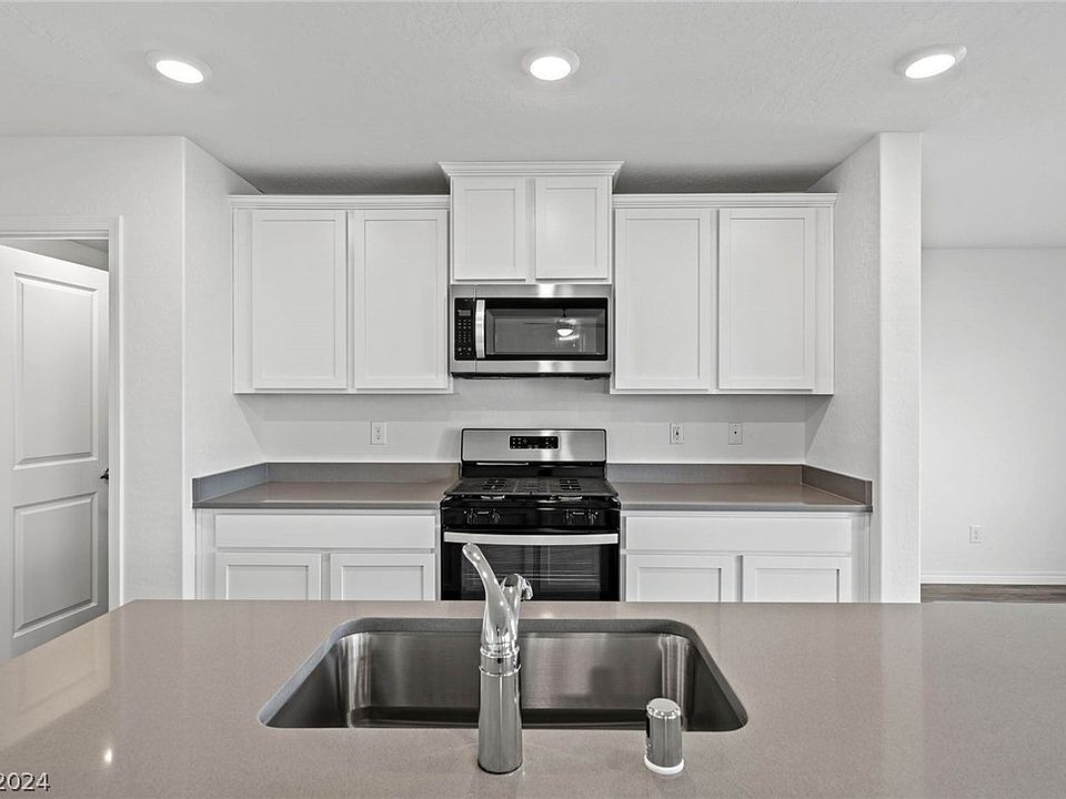 2nd image of 4965 Toad Lily St