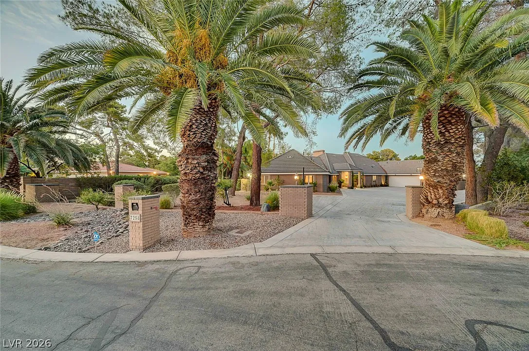 5 bed, 6.0 bath, 5684 sqft, $9,000 — Photo 1
