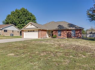 422 W 7th St, Justin, TX 76247
