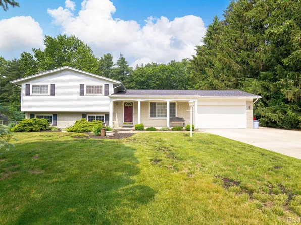 60401 Apache Ln, Washington, MI 48094