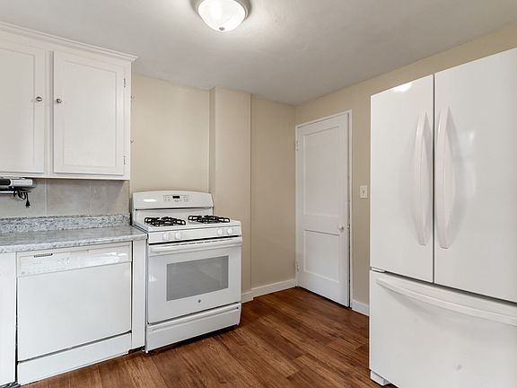 3rd image of 10 Keyes St