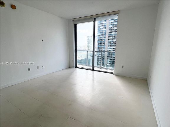 3rd image of 1060 Brickell Ave APT 2701