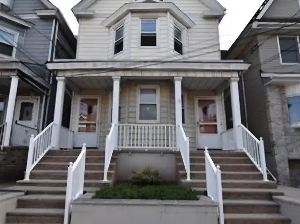 12 E 42nd St, Bayonne, NJ 07002