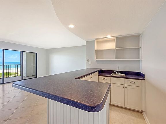 4th image of 420 Beach Rd APT 706