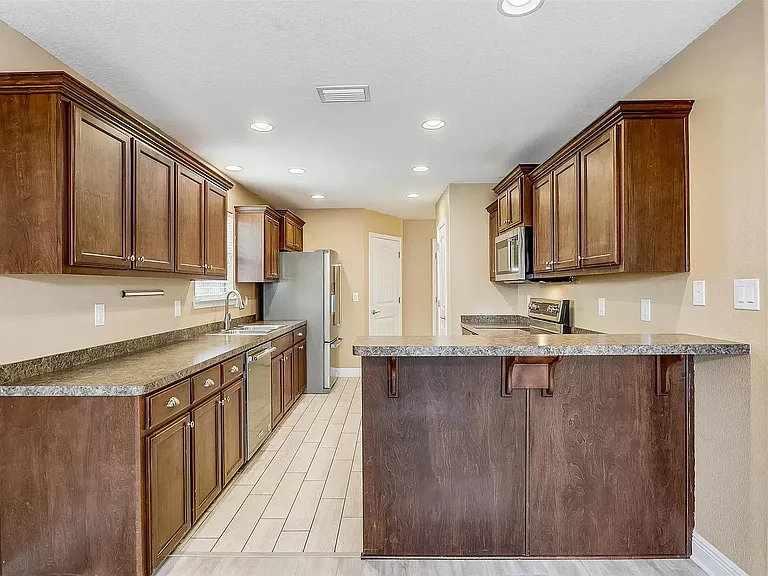 3821 Weatherstone Cir — Photo 7