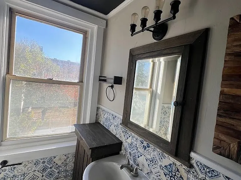 109 S 5th Ave — Photo 16