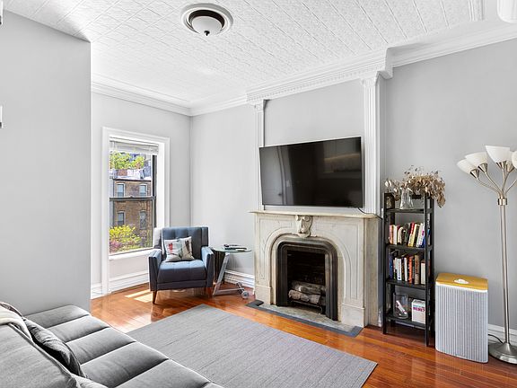 3rd image of 312 10th St #2