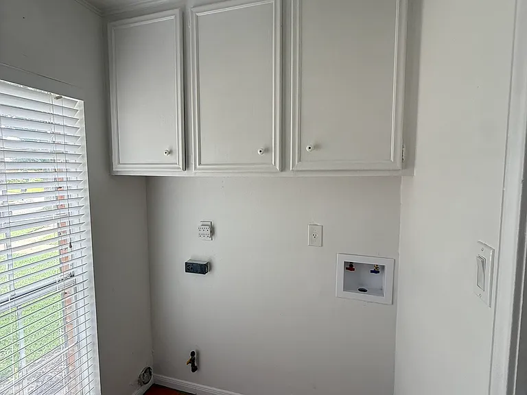 Laundry room with electric hook up & cabinets