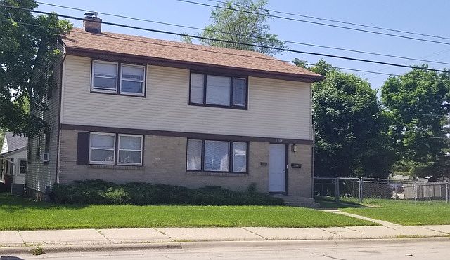 2nd image of 2908 Halsted Rd