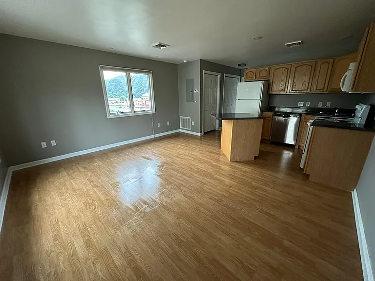 350 Boyers Ave #101 — Photo 3