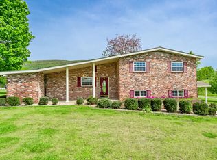 105 Lake Rd, Harriman, TN 37748