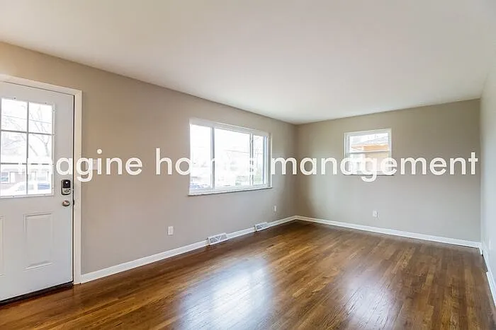5 bed, 3.0 bath, 1700 sqft, $2,829 — Photo 2