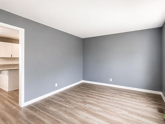 4th image of 893 McCall Rd