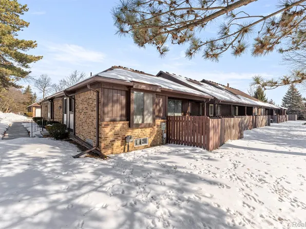 3376 Heritage Pkwy, Dearborn, MI 48124