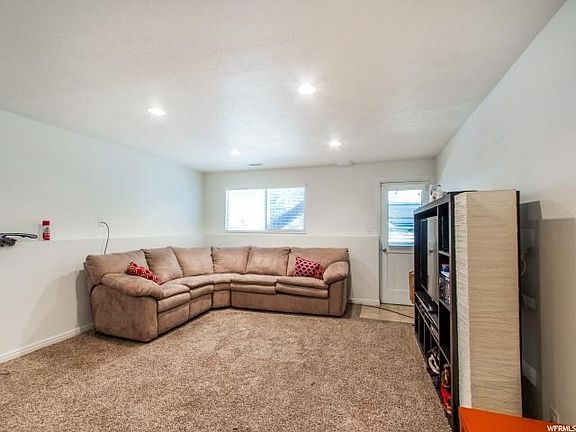 3rd image of 1227 N Carousel St