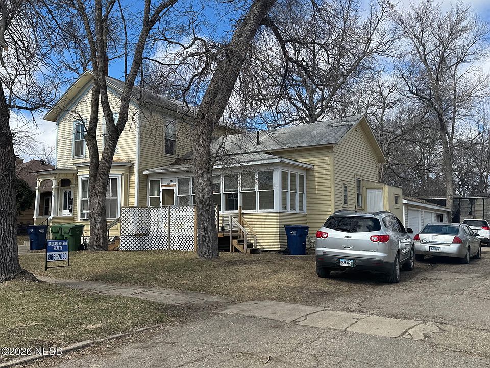 2nd image of 11 4th Ave NE
