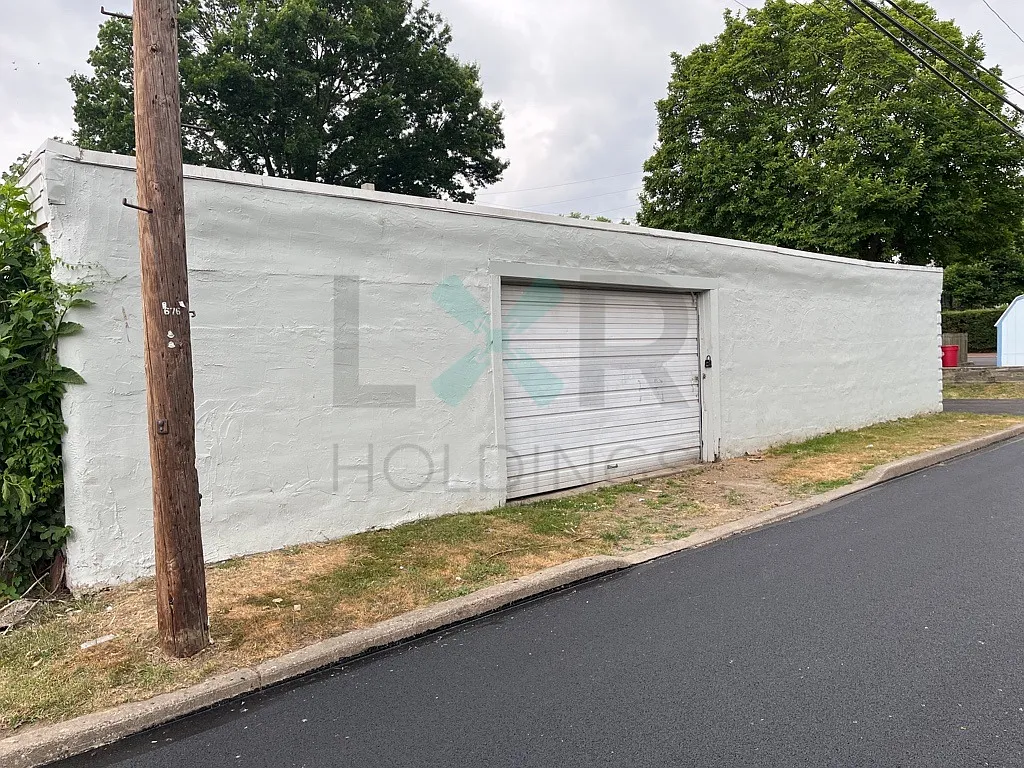 34 8th St, Upland, PA - LPP - Garage — Photo 2
