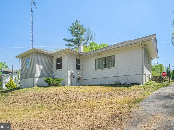 123 Breezewood Dr, Hanover, PA 17331