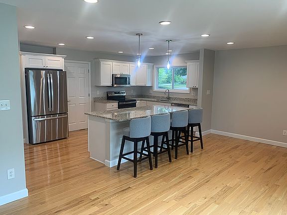 2nd image of 14437 Crestwood Dr