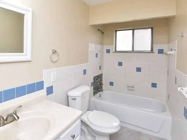 10204 S Highland Ave — Photo 8