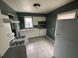 14 Harriet Ln, Springfield, IL 62702