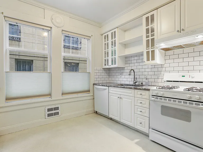 1205 Spring St #205 — Photo 10