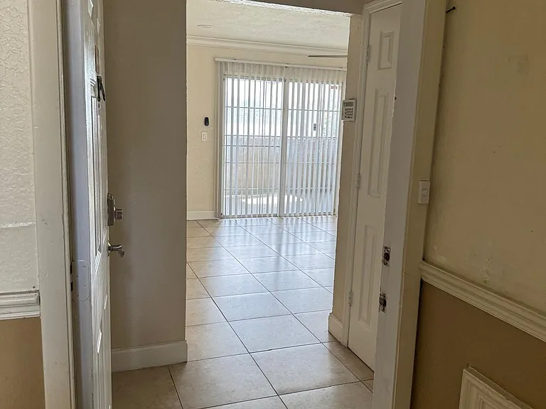 3926 Versailles Dr #B — Photo 7