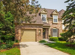 235 Lorraine Cir, Bloomingdale, IL 60108